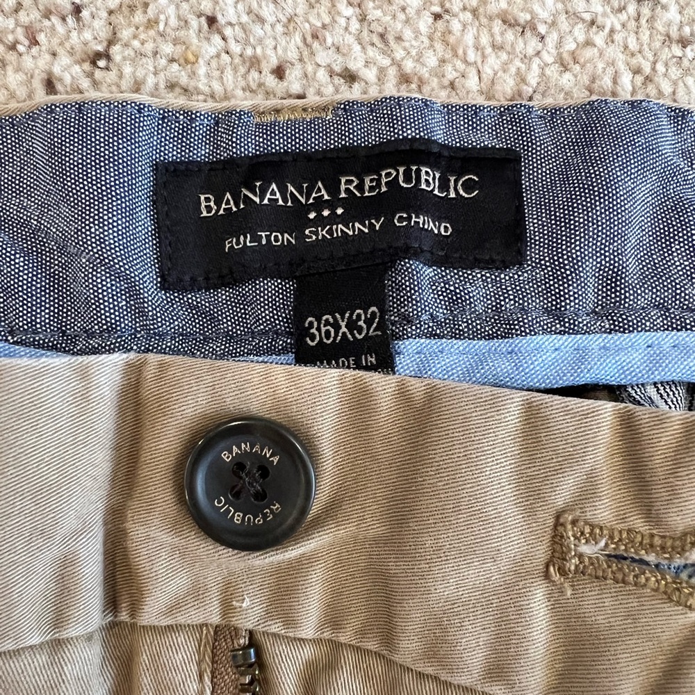 Banana Republic men’s chino khaki